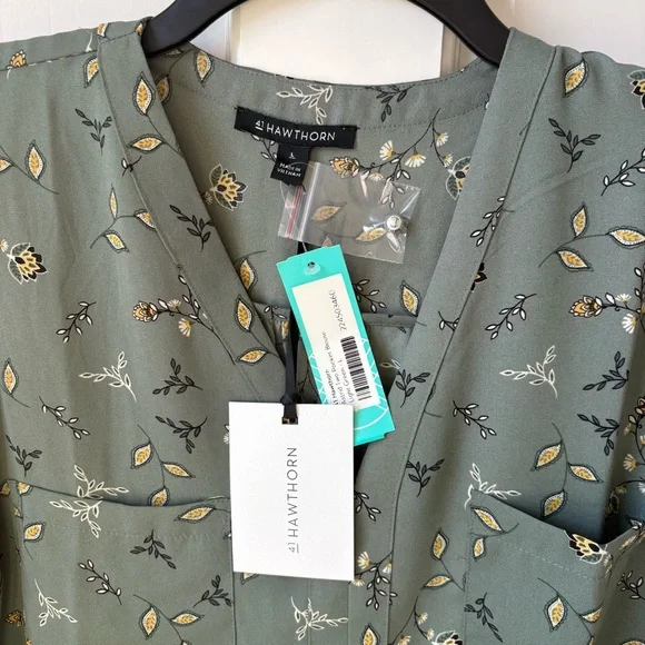 Hawthorn NWT Sage Green Floral Printed Long Sleeve Blouse Size L - Picture 2 of 4